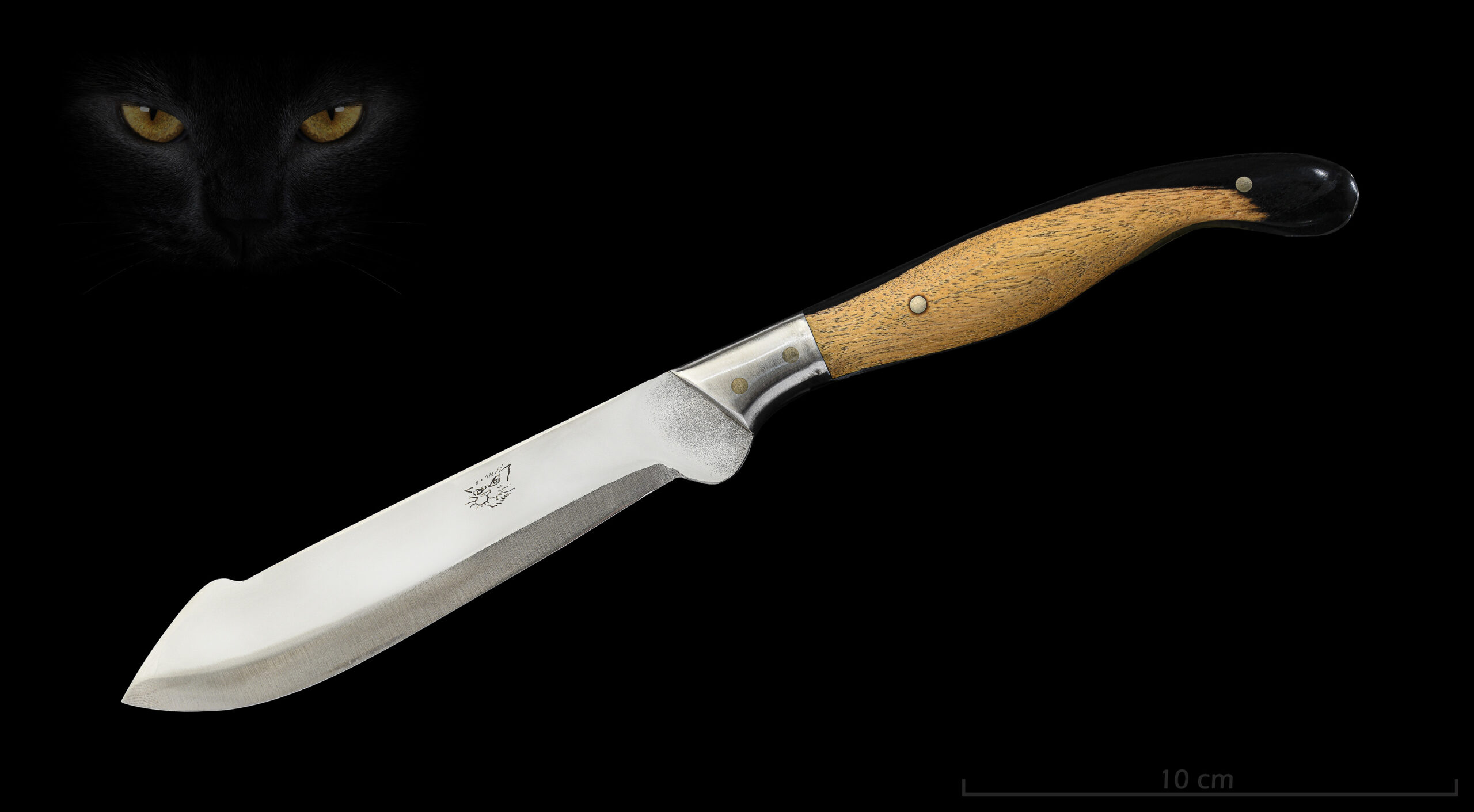 Couteau de table Wisigoth - Création Jean-Loup Balitrand artisan coutelier - Atelier de coutellerie à Saint-Genix-les-Villages en Savoie - Photo Anthony Cottarel