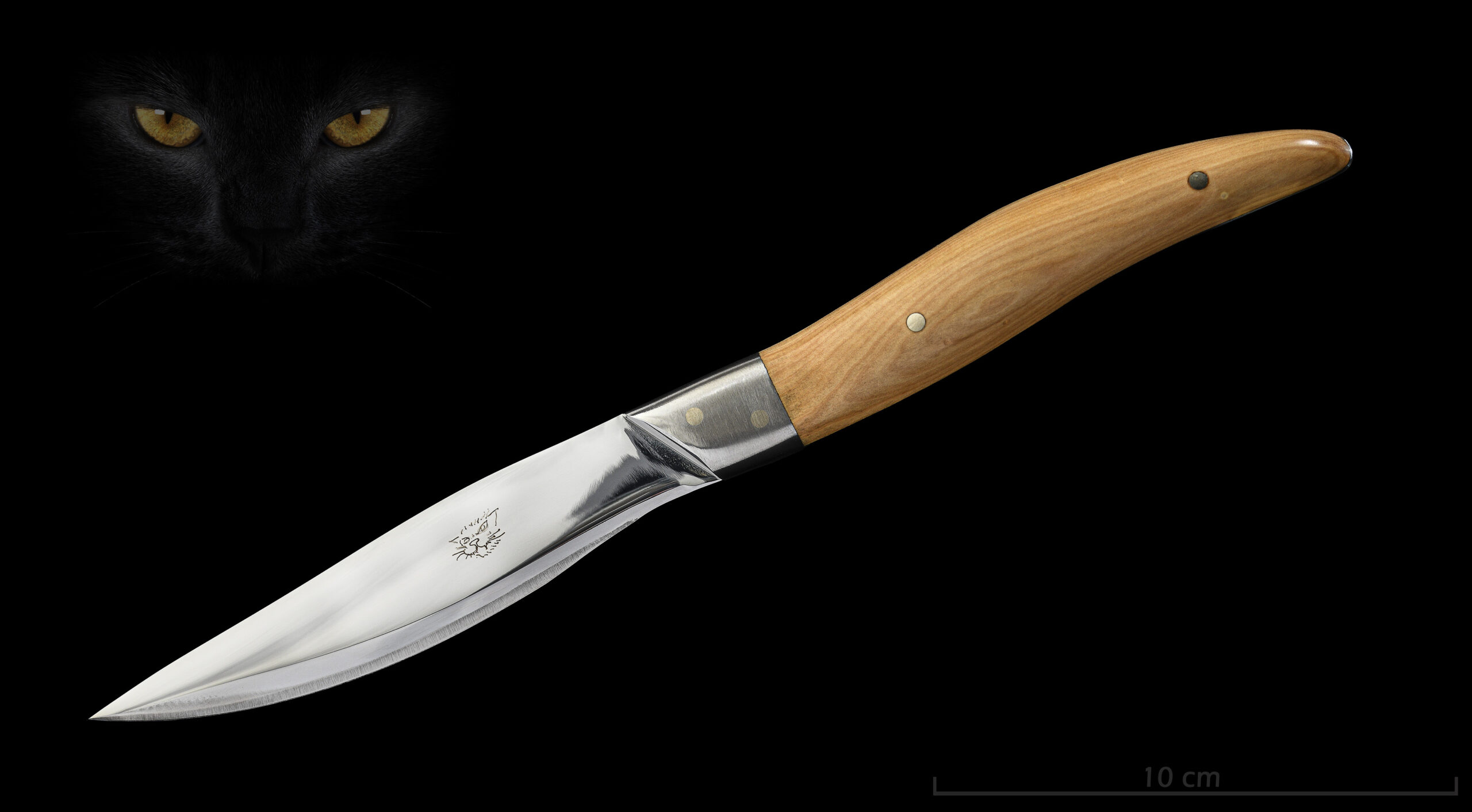 Couteau de table Sarkara - Création Jean-Loup Balitrand artisan coutelier - Atelier de coutellerie à Saint-Genix-les-Villages en Savoie - Photo Anthony Cottarel